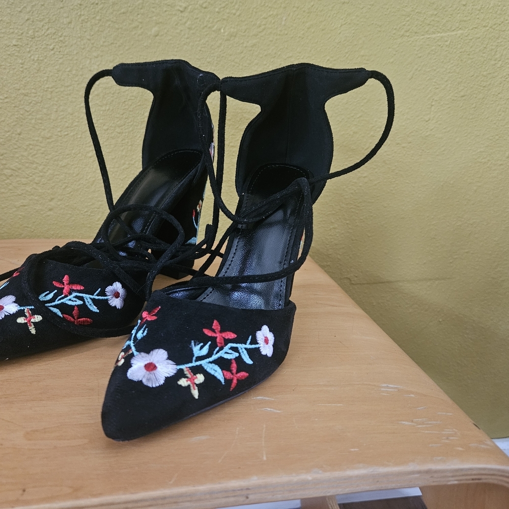 Elegant Black Floral Embroidered Heels
